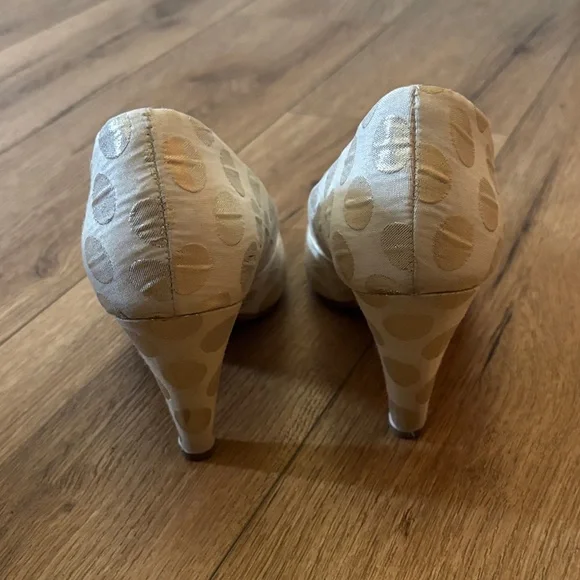 Seychelles Cream Gold Polka Dot Pumps - Picture 3 of 6